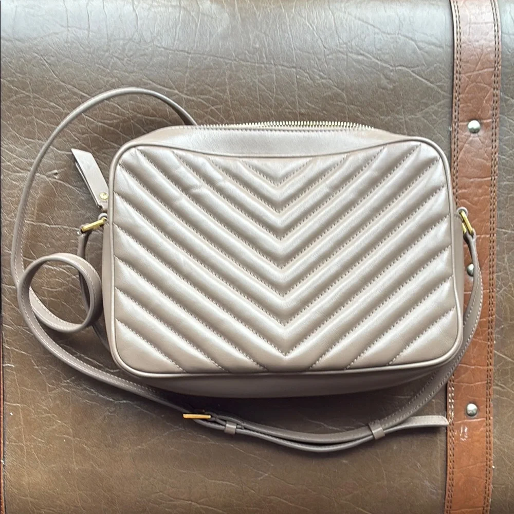 Yves Saint Laurent Tan Quilted Crossbody Bag with Gold Hardware - Picture 4 of 8